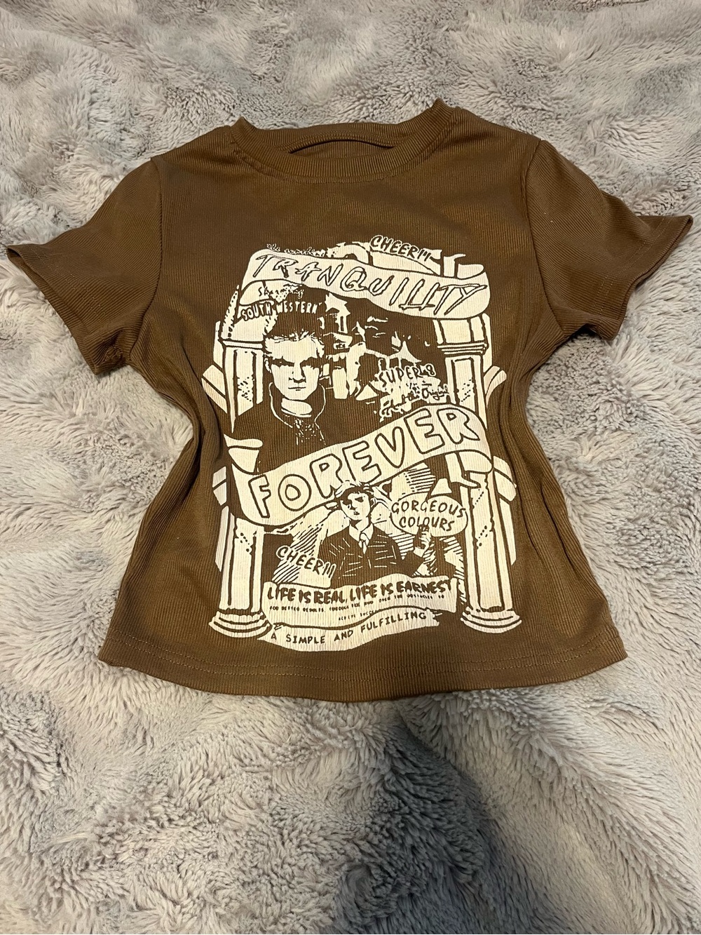 Graphic Brown Short Sleeve Fitted Tee with Cream Print/ Slightly Cropped